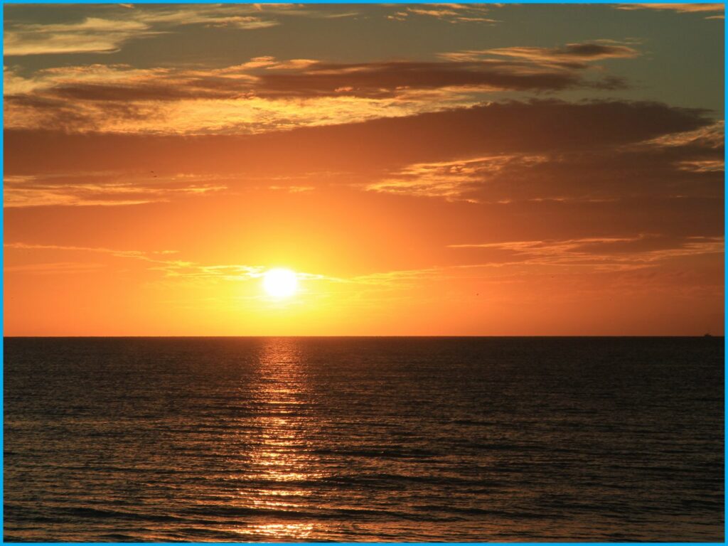 coucher de soleil sur l'océan